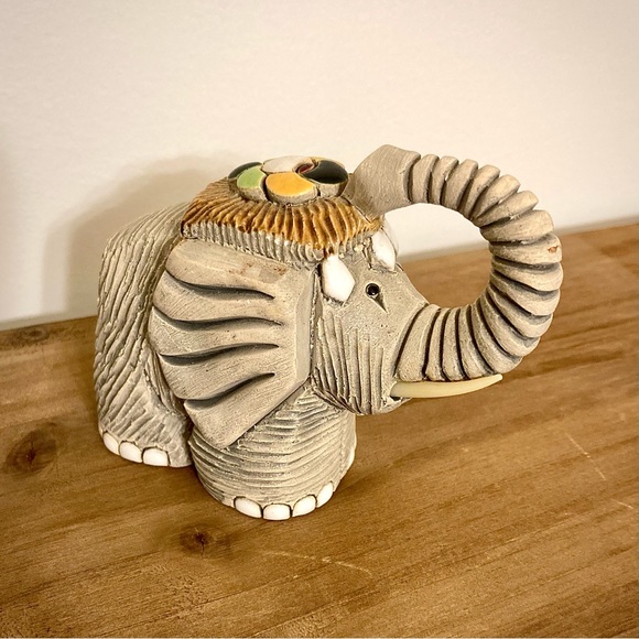 Artesania Rinconada Elephant Figurine, Made in Uruguay, Hand Carved & Painted - Picture 2 of 7